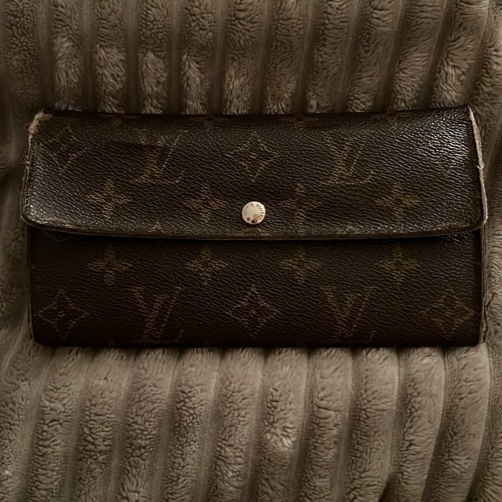 LV Sarah MONO WALLET (LITTLE RUBBING)
